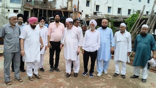 Saharanpur News:12 साल पहले गुरुद्वारे को लेकर हुआ था सांप्रदायिक बवाल, आज उसी गुरुद्वारे में मुस्लिम समाज ने की कार सेवा, भाईचारे की बनी ऐतिहासिक मिसाल 12 साल पहले गुरुद्वारे को लेकर हुआ था सांप्रदायिक बवाल, आज उसी गुरुद्वारे में मुस्लिम समाज ने की कार सेवा, भाईचारे की बनी ऐतिहासिक मिसाल