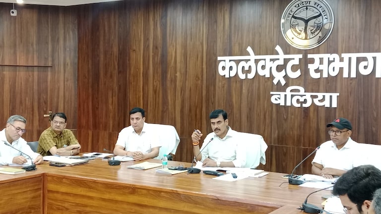 Ballia News: बलिया में डीएम सख्त, आवास व भूमि आवंटन में लापरवाही पर सभी एसडीएम का वेतन रोका, 4969 लंबित मुकदमों पर शोकॉज नोटिस बलिया में डीएम सख्त, आवास व भूमि आवंटन में लापरवाही पर सभी एसडीएम का वेतन रोका, 4969 लंबित मुकदमों पर शोकॉज नोटिस