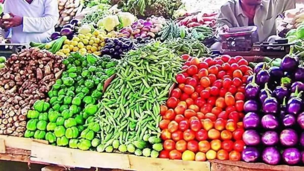 Raebareli Mandi Bhav Today: बजट फेल, रसोई में लगी महंगाई की 'आग', रायबरेली में सब्जियों के बढ़े दाम ने छीना थाली का स्वाद बजट फेल, रसोई में लगी महंगाई की 'आग', रायबरेली में सब्जियों के बढ़े दाम ने छीना थाली का स्वाद