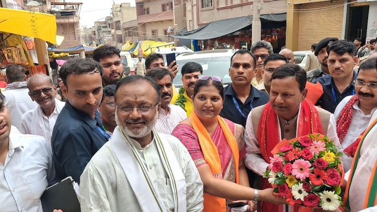 Mirzapur News: मिर्जापुर पहुंचे भाजपा प्रदेश अध्यक्ष पंकज चौधरी, बोले- चंदा चोरी में दोषी कोई भी हो, बख्शा नहीं जाएगा मिर्जापुर पहुंचे भाजपा प्रदेश अध्यक्ष पंकज चौधरी, बोले- चंदा चोरी में दोषी कोई भी हो, बख्शा नहीं जाएगा