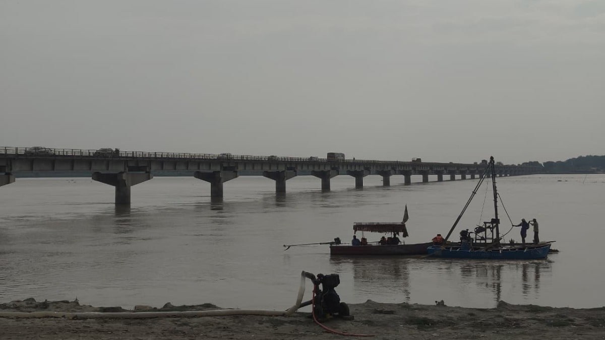 Barabanki News: सरयू-घाघरा पर नए पुल की तैयारी तेज, नदी के बीच शुरू हुआ मिट्टी परीक्षण, चार लेन हाईवे परियोजना को मिलेगी रफ्तार सरयू-घाघरा पर नए पुल की तैयारी तेज, नदी के बीच शुरू हुआ मिट्टी परीक्षण, चार लेन हाईवे परियोजना को मिलेगी रफ्तार