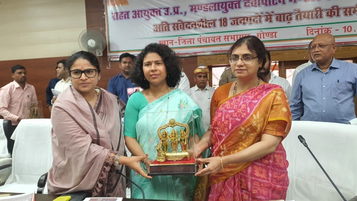 Gonda News: बाढ़ से पहले सरकार का एक्शन मोड, बाढ़ से निपटने के लिए पूरी तरह तैयार रहें अधिकारी, लापरवाही किसी भी स्तर पर बर्दाश्त नहीं, प्रमुख सचिव