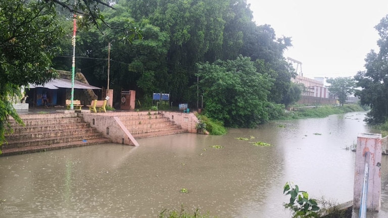 Saharanpur Weather Update today: सहारनपुर में लगातार बारिश के बाद बढ़ा बाढ़ का खतरा, हिंडन-पांवधोई नदियां उफान पर, यमुना तटीय इलाकों में हाई अलर्ट सहारनपुर में लगातार बारिश के बाद बढ़ा बाढ़ का खतरा, हिंडन-पांवधोई नदियां उफान पर, यमुना तटीय इलाकों में हाई अलर्ट