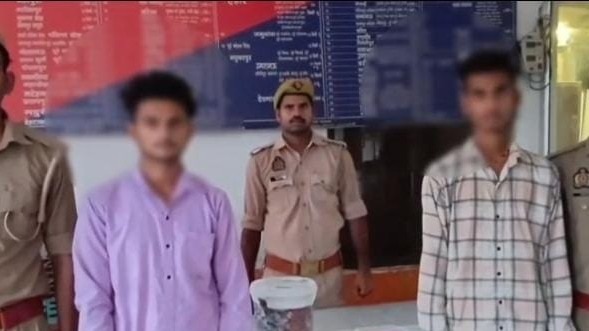 भोले-भाले ग्रामीणों के अंगूठे से साइबर ठगों को पहुंचाए जा रहे थे सैकड़ों सिम, दो शातिर आरोपी गिरफ्तार