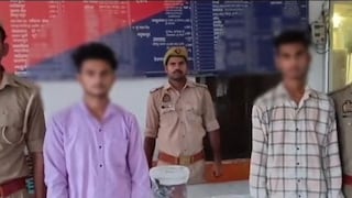 Raebareli Crime: भोले-भाले ग्रामीणों के अंगूठे से साइबर ठगों को पहुंचाए जा रहे थे सैकड़ों सिम, दो शातिर आरोपी गिरफ्तार भोले-भाले ग्रामीणों के अंगूठे से साइबर ठगों को पहुंचाए जा रहे थे सैकड़ों सिम, दो शातिर आरोपी गिरफ्तार