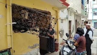 Raebareli Accident: रायबरेली में खाना बनाते समय फटा गैस सिलेंडर, जोरदार धमाके से कांपा इलाका, महिला की हालत नाजुक रायबरेली में खाना बनाते समय फटा गैस सिलेंडर, जोरदार धमाके से कांपा इलाका, महिला की हालत नाजुक