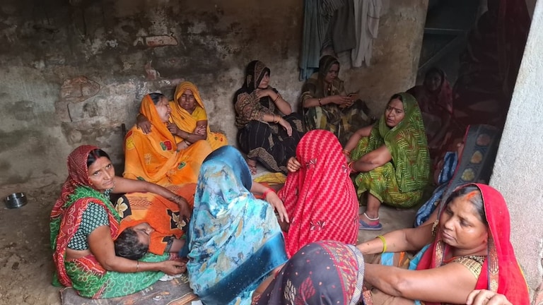 Chandauli News: मंदिर ध्वस्तीकरण में घायल पहलवान बलदेव यादव की मौत, विधायक ने उठाई 50 लाख मुआवजे और नौकरी की मांग मंदिर ध्वस्तीकरण में घायल पहलवान बलदेव यादव की मौत, विधायक ने उठाई 50 लाख मुआवजे और नौकरी की मांग