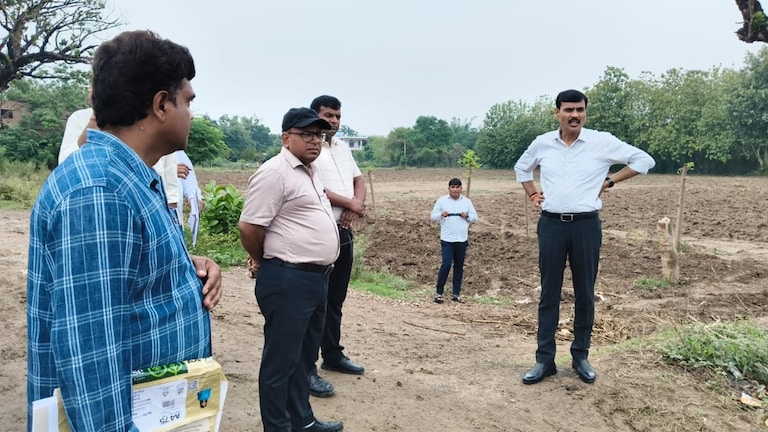 Ballia News: विकास कार्यों का निरीक्षण करने पहुंचे डीएम, धीमी प्रगति पर लगाई फटकार, समय पर काम पूरा करने का दिया अल्टीमेटम विकास कार्यों का निरीक्षण करने पहुंचे डीएम, धीमी प्रगति पर लगाई फटकार, समय पर काम पूरा करने का दिया अल्टीमेटम