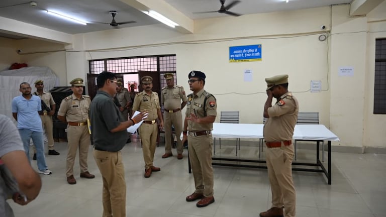 Saharanpur News: 13 जुलाई से शुरू होगी यूपी होमगार्ड भर्ती, सहारनपुर SSP ने तैयारियों का लिया जायजा, पारदर्शिता के दिए सख्त निर्देश 13 जुलाई से शुरू होगी यूपी होमगार्ड भर्ती, सहारनपुर SSP ने तैयारियों का लिया जायजा, पारदर्शिता के दिए सख्त निर्देश