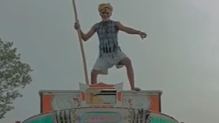 Raebareli News: रायबरेली में हाइवे पर रीलबाजी का जानलेवा स्टंट, ट्रक की छत पर डांस करता दिखा युवक, वीडियो वायरल रायबरेली में हाइवे पर रीलबाजी का जानलेवा स्टंट, ट्रक की छत पर डांस करता दिखा युवक, वीडियो वायरल