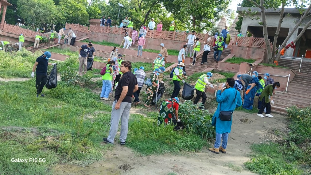 Mathura News: हम सबने यह ठाना है, ब्रज को स्वच्छ बनाना है, गोकुल में गूंजा स्वच्छता का संकल्प, कई शहरों से गोकुल पहुंचे 350 स्वयंसेवक 