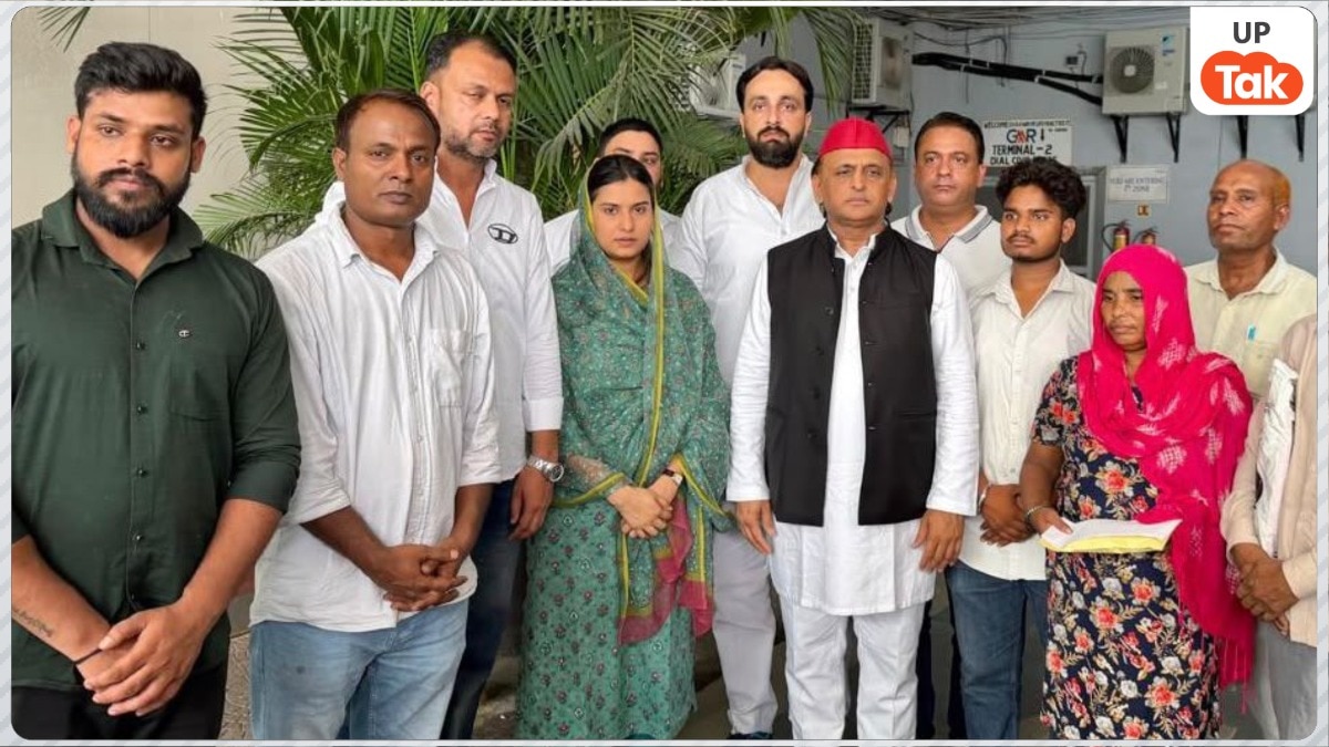 Akhilesh Yadav Meets Lalita Gautam family