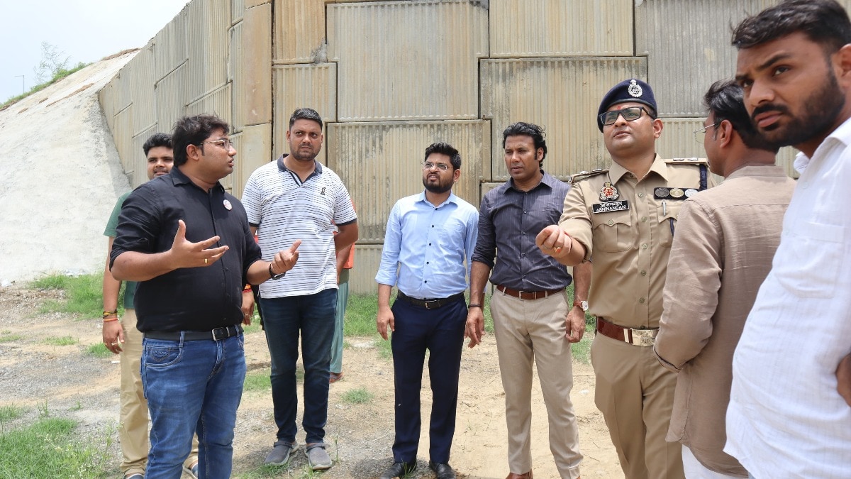 Saharanpur News: सहारनपुर में सीड बॉल तकनीक से हरियाली की नई पहल, डीएम-एसएसपी समेत अधिकारियों ने किया वृक्षारोपण सहारनपुर में सीड बॉल तकनीक से हरियाली की नई पहल, डीएम-एसएसपी समेत अधिकारियों ने किया वृक्षारोपण सहारनपुर में सीड बॉल तकनीक से हरियाली की नई पहल, डीएम-एसएसपी समेत अधिकारियों ने किया वृक्षारोपण
