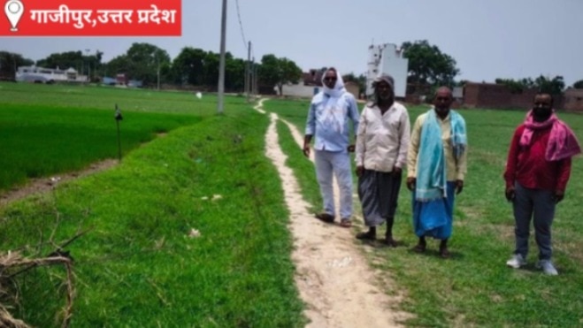 Ghazipur News: विकास की राह में कीचड़ का रोड़ा, 300 मीटर रास्ते के लिए तरस रहे 250 लोग, ककरही बस्ती के ग्रामीण सड़क निर्माण की मांग पर अड़े