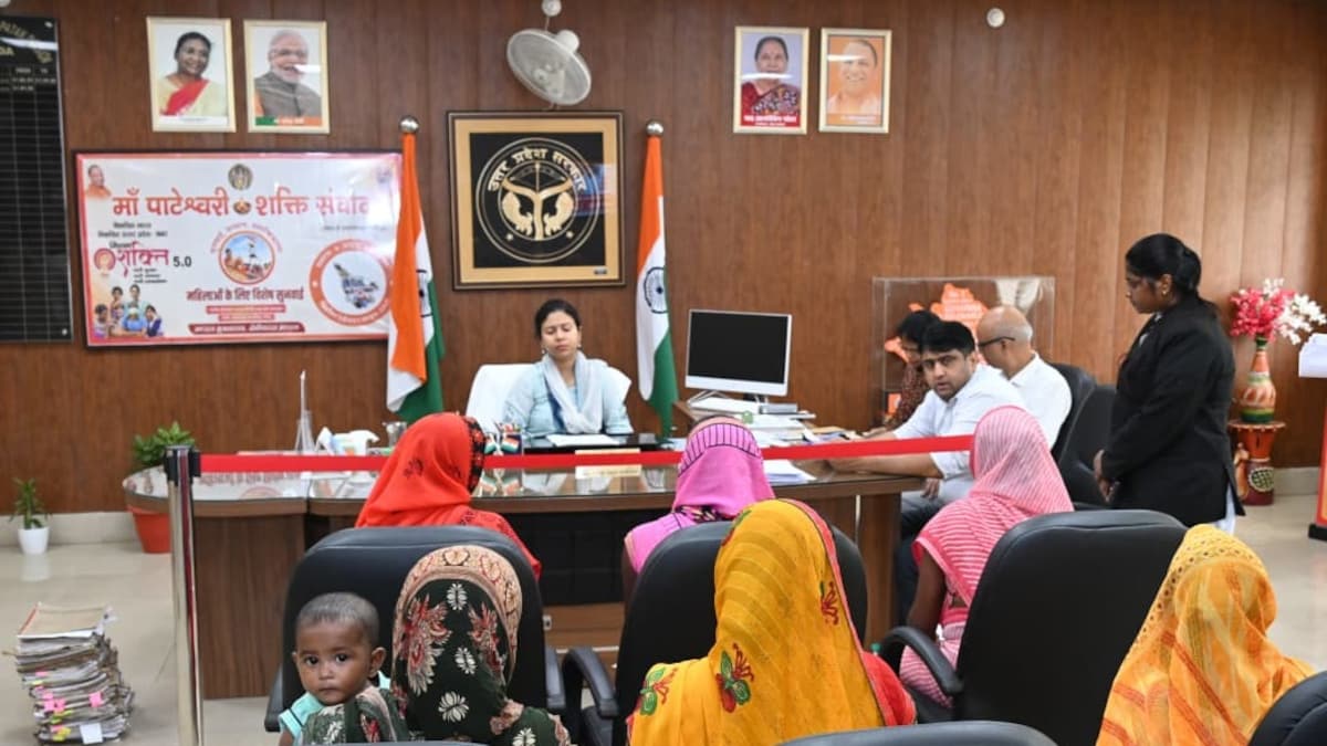 Gonda News: महिलाओं की फरियाद पर आयुक्त का एक्शन, एक सप्ताह में समाधान के निर्देश, आवास से अतिक्रमण तक मामलों पर चला प्रशासन का एक्शन महिलाओं की फरियाद पर आयुक्त का एक्शन, एक सप्ताह में समाधान के निर्देश, आवास से अतिक्रमण तक मामलों पर चला प्रशासन का एक्शन