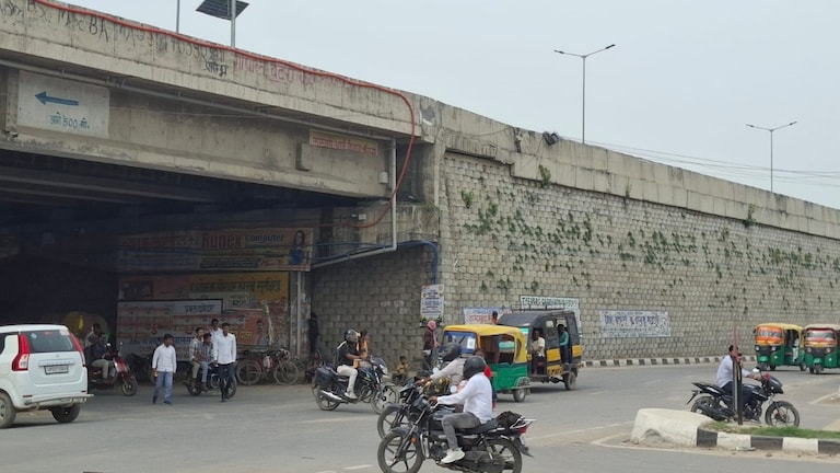 Chandauli Weather Update: आसमान में बादलों का डेरा, बारिश नहीं, जानिए आज कितना रहने वाला है तापमान आसमान में बादलों का डेरा, बारिश नहीं, जानिए आज कितना रहने वाला है तापमान