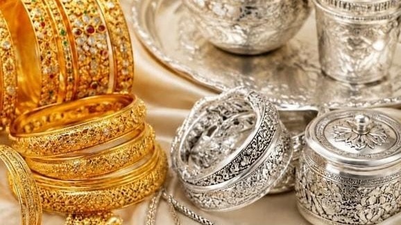 Amethi Gold Silver Price Today: अमेठी में सोना-चांदी के दाम गिरे, 24 कैरेट गोल्ड हुआ सस्ता, खरीदारी का बढ़ा उत्साह