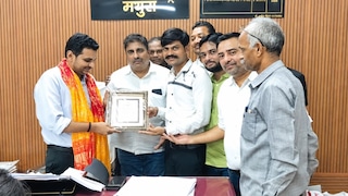 Mathura News: व्यापारियों के लिए कैशलेस स्वास्थ्य योजना लागू करने की मांग, मुख्यमंत्री के नाम सौंपा ज्ञापन व्यापारियों के लिए कैशलेस स्वास्थ्य योजना लागू करने की मांग, मुख्यमंत्री के नाम सौंपा ज्ञापन