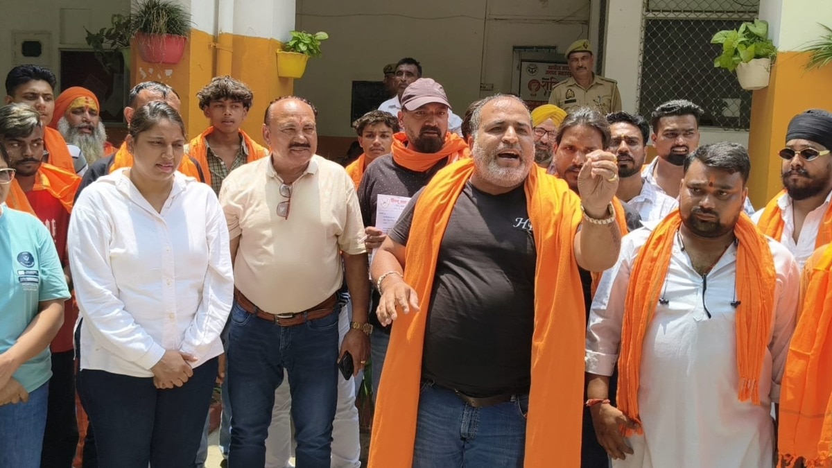  सहारनपुर के देवबंद में 'शिव मंदिर' का दावा, हिंदू रक्षा दल ने कहा- अगली बार गुंबद के नीचे चढ़ाएंगे गंगाजल, अयोध्या चंदा चोरी की जांच हो
