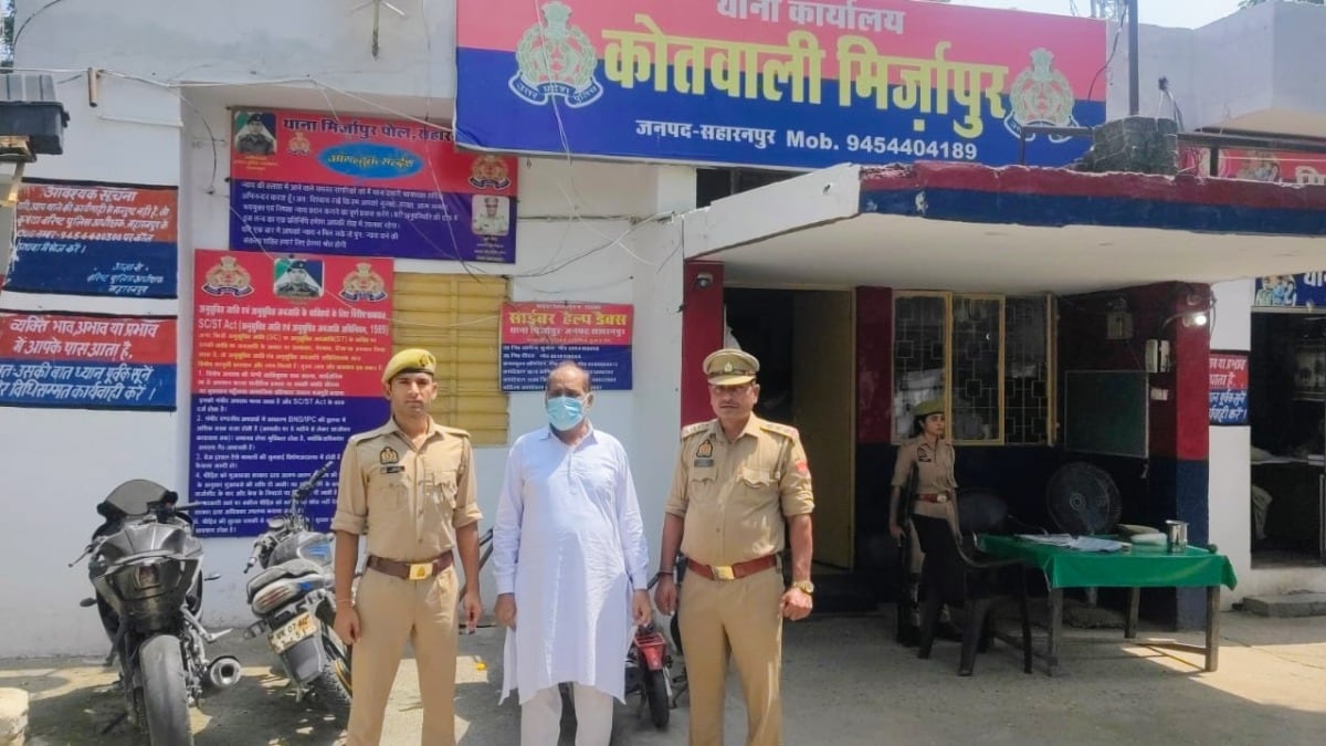 Saharanpur News: जमीन हड़पने के आरोप में वांछित गिरफ्तार, 15 मुकदमों का हिस्ट्रीशीटर चढ़ा पुलिस के हत्थे जमीन हड़पने के आरोप में वांछित गिरफ्तार, 15 मुकदमों का हिस्ट्रीशीटर चढ़ा पुलिस के हत्थे