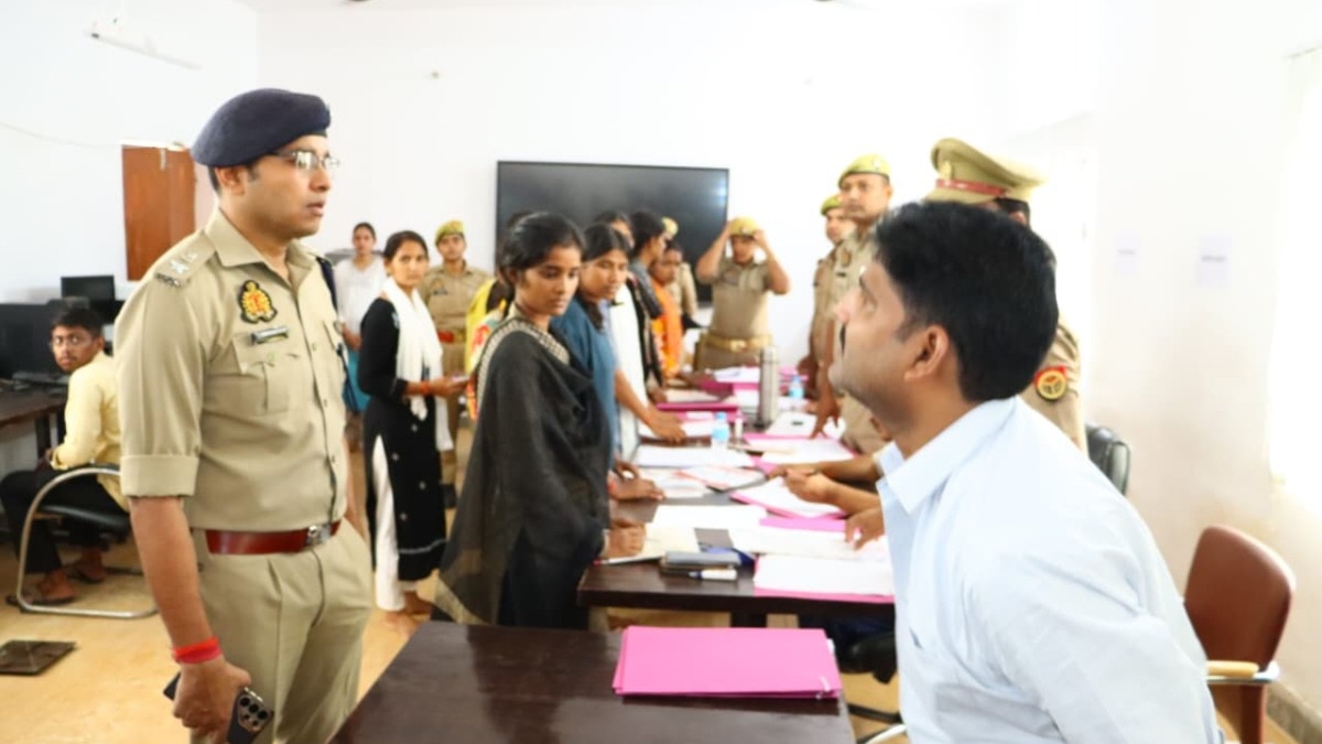 Gonda News: गोण्डा में होमगार्ड भर्ती शुरू, एसपी ने किया निरीक्षण, पारदर्शी प्रक्रिया के दिए निर्देश