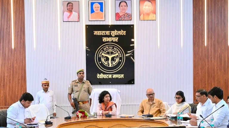 Gonda News: पेंशन है अधिकार, देरी नहीं होगी स्वीकार,मंडलीय पेंशन अदालत में गूंजी पेंशनरों की समस्याएं, एक सप्ताह में निस्तारण के निर्देश पेंशन है अधिकार, देरी नहीं होगी स्वीकार, मंडलीय पेंशन अदालत में गूंजी पेंशनरों की समस्याएं, एक सप्ताह में निस्तारण के निर्देश