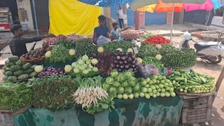 Chandauli Mandi Bhav Today: मुगलसराय मंडी में सब्जियों के भाव में उतार-चढ़ाव, आलू-प्याज महंगे तो टमाटर-लौकी से मिली राहत मुगलसराय मंडी में सब्जियों के भाव में उतार-चढ़ाव, आलू-प्याज महंगे तो टमाटर-लौकी से मिली राहत