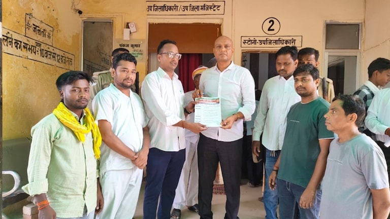 Amethi News: जनविरोधी नीतियां वापस लो, बिजली विभाग की नीतियों के विरोध में व्यापारियों का प्रदर्शन, मुख्यमंत्री के नाम सौंपा ज्ञापन जनविरोधी नीतियां वापस लो, बिजली विभाग की नीतियों के विरोध में व्यापारियों का प्रदर्शन, मुख्यमंत्री के नाम सौंपा ज्ञापन
