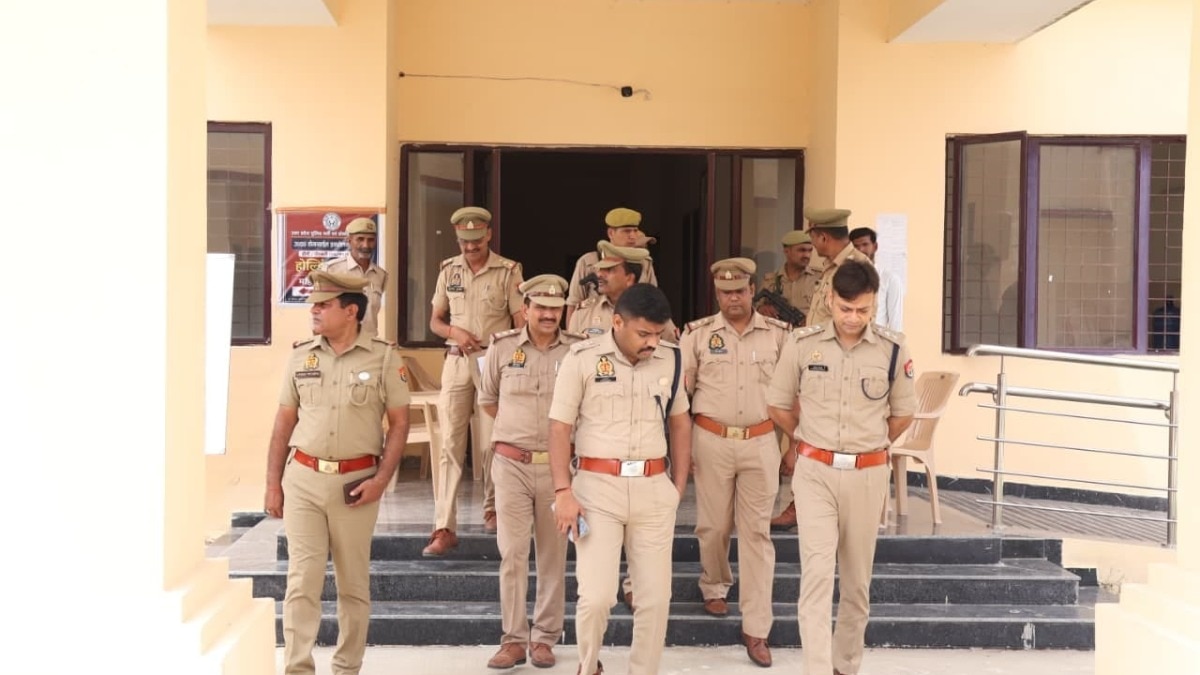 Amethi News: भर्ती में नहीं होगी कोई लापरवाही, होमगार्ड भर्ती प्रक्रिया का एसपी ने किया निरीक्षण, निष्पक्ष व पारदर्शी चयन के दिए सख्त निर्देश 