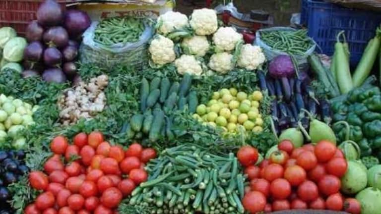 Raebareli Mandi Bhav Today: मंडी से मोहल्ले तक आते-आते दोगुने हुए सब्जियों के दाम, रायबरेली में बिचौलियों की चांदी, जनता बेहाल मंडी से मोहल्ले तक आते-आते दोगुने हुए सब्जियों के दाम, रायबरेली में बिचौलियों की चांदी, जनता बेहाल