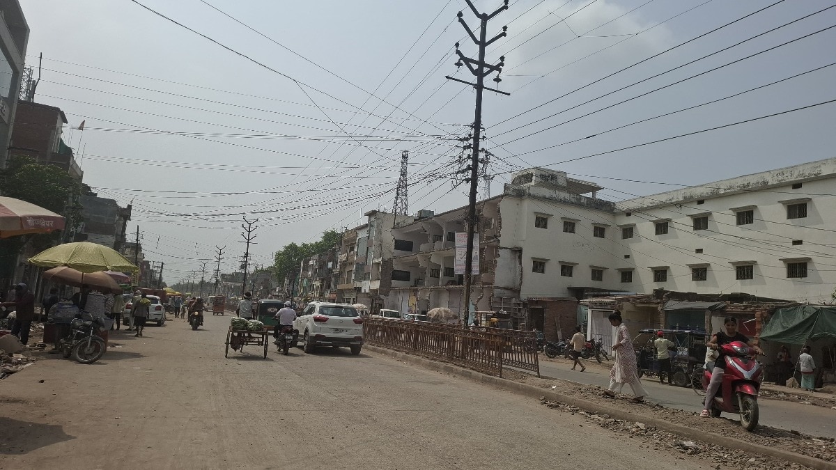 Chandauli Weather Today: चंदौली में धूप और उमस का डबल अटैक, 32°C तापमान में भी गर्मी से लोग बेहाल 