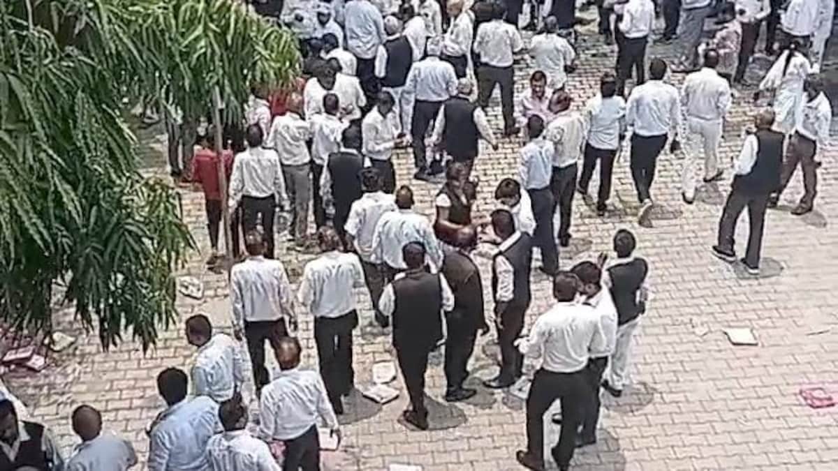 Raebareli News: रायबरेली सेंट्रल बार चुनाव, आज से नामांकन, कचहरी में तेज हुई चुनावी सरगर्मी रायबरेली सेंट्रल बार चुनाव, आज से नामांकन, कचहरी में तेज हुई चुनावी सरगर्मी