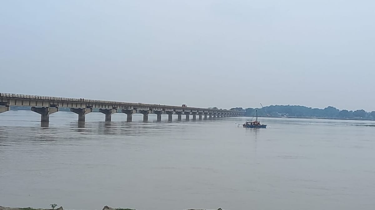 Barabanki News: बाराबंकी में सरयू नदी उफान पर, घाघरा घाट पर जलस्तर चेतावनी स्तर से 4 सेंटीमीटर ऊपर बाराबंकी में सरयू नदी उफान पर, घाघरा घाट पर जलस्तर चेतावनी स्तर से 4 सेंटीमीटर ऊपर