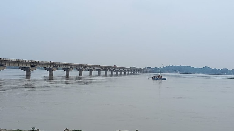 Barabanki News: बाराबंकी में सरयू नदी उफान पर, घाघरा घाट पर जलस्तर चेतावनी स्तर से 4 सेंटीमीटर ऊपर बाराबंकी में सरयू नदी उफान पर, घाघरा घाट पर जलस्तर चेतावनी स्तर से 4 सेंटीमीटर ऊपर
