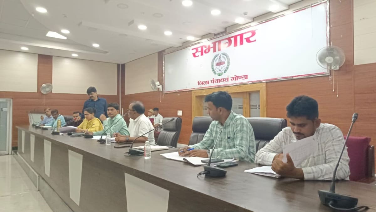 Gonda News: क्या आपने बनवाई फार्मर आईडी? गोण्डा में तेजी से पूरा हो रहा बड़ा अभियान, 73 से 69 आखिर गोण्डा ने कैसे लगाई लंबी छलांग? क्या आपने बनवाई फार्मर आईडी? गोण्डा में तेजी से पूरा हो रहा बड़ा अभियान, 73 से 69 आखिर गोण्डा ने कैसे लगाई लंबी छलांग?