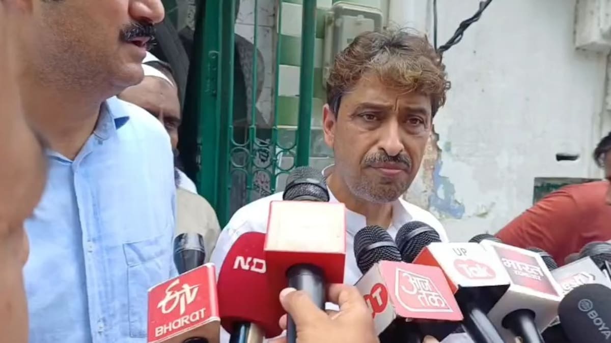 Saharanpur News: सहारनपुर की कलेक्ट्रेट मस्जिद पर बढ़ा सियासी ताप, बेदखली आदेश के बीच जुमे की नमाज पढ़ने पहुंचे इमरान मसूद, बोले- हाईकोर्ट में देंगे चुनौती सहारनपुर की कलेक्ट्रेट मस्जिद पर बढ़ा सियासी ताप, बेदखली आदेश के बीच जुमे की नमाज पढ़ने पहुंचे इमरान मसूद, बोले- हाईकोर्ट में देंगे चुनौती