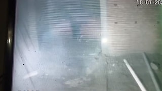 Mirzapur Crime News: CCTV का तार काटकर घर में घुसे चोर, 52 लाख के जेवर और ₹50 हजार नकद चोरी CCTV का तार काटकर घर में घुसे चोर, 52 लाख के जेवर और ₹50 हजार नकद चोरी