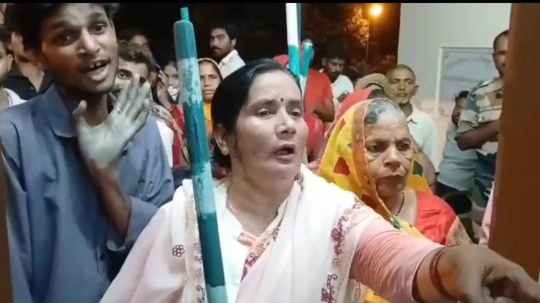 Amethi News: पावर स्टेशन पर हंगामे के बाद किसान नेत्री रीता सिंह, बेटे समेत 40 पर FIR दर्ज