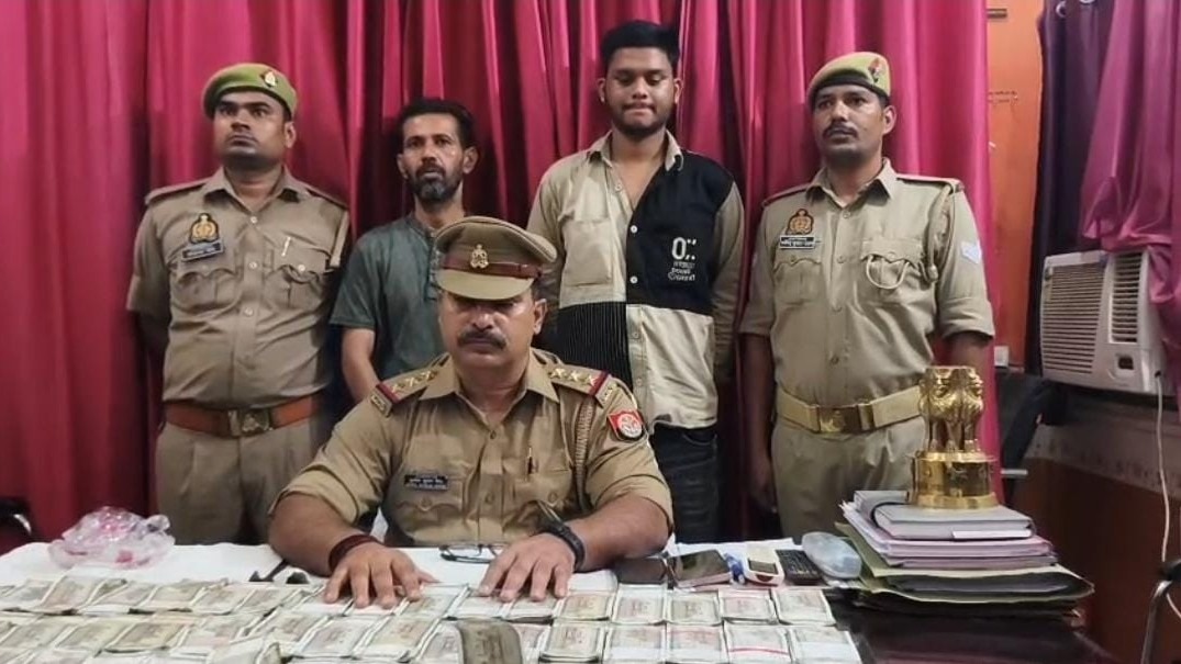 Chandauli News: DDU जंक्शन पर ट्रेन से 28 लाख रुपये नकद बरामद, दस्तावेज नहीं दिखा सके यात्री