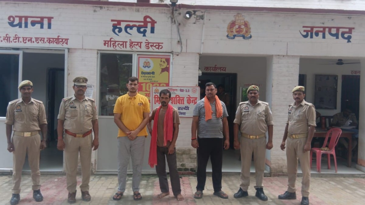 Ballia News: गैंगस्टर एक्ट के 3 शातिर अपराधी गिरफ्तार, हत्या-लूट समेत 23 मुकदमों का है रिकॉर्ड गैंगस्टर एक्ट के 3 शातिर अपराधी गिरफ्तार, हत्या-लूट समेत 23 मुकदमों का है रिकॉर्ड