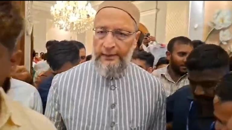 Saharanpur News: जौहर यूनिवर्सिटी पर बोले AIMIM प्रमुख असदुद्दीन ओवैसी, कहा- मुसलमानों की तालीम को निशाना बनाया जा रहा है जौहर यूनिवर्सिटी पर बोले AIMIM प्रमुख असदुद्दीन ओवैसी, कहा- मुसलमानों की तालीम को निशाना बनाया जा रहा है