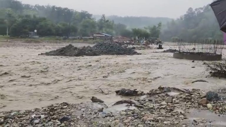 Saharanpur Weather News: सहारनपुर में बादलों से मौसम सुहाना, बारिश का इंतजार जारी, शाकुंभरी में उफनाई नदी सहारनपुर में बादलों से मौसम सुहाना, बारिश का इंतजार जारी, शाकुंभरी में उफनाई नदी