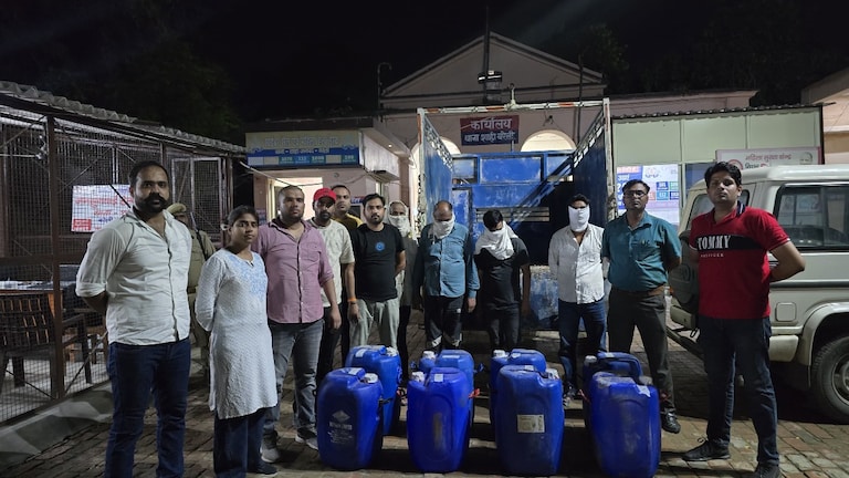 Bareilly News: स्मैक सिंडिकेट पर ANTF का बड़ा प्रहार, हरियाणा से बंगाल तक फैला ड्रग्स कनेक्शन बेनकाब, बरेली में करोड़ों की खेप पकड़ी स्मैक सिंडिकेट पर ANTF का बड़ा प्रहार, हरियाणा से बंगाल तक फैला ड्रग्स कनेक्शन बेनकाब, बरेली में करोड़ों की खेप पकड़ी