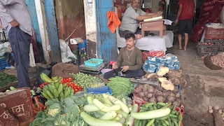 Chandauli Mandi Bhav Today: रसोई का बिगड़ा बजट, मुगलसराय मंडी में हरी सब्जियों के दाम स्थिर, अदरक-लहसुन और हरी मिर्च के बढ़े भाव रसोई का बिगड़ा बजट, मुगलसराय मंडी में हरी सब्जियों के दाम स्थिर, अदरक-लहसुन और हरी मिर्च के बढ़े भाव