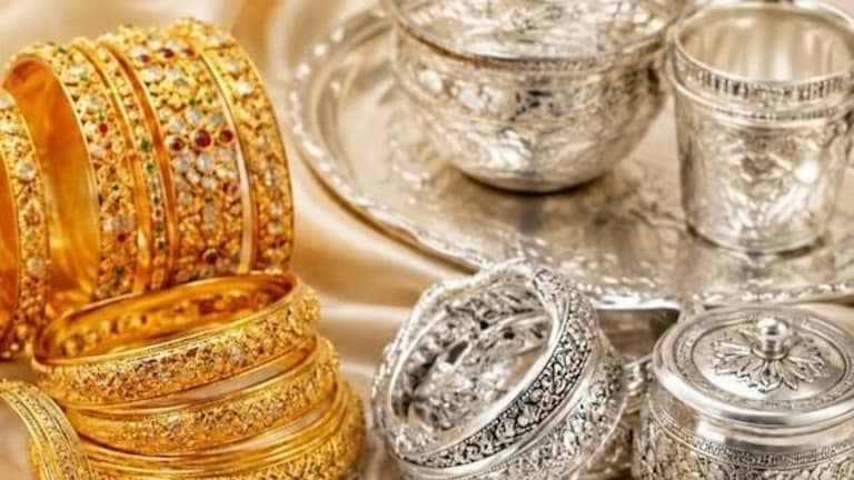 Mathura Gold Silver Price Today: बारिश के बीच मथुरा सर्राफा बाजार में स्थिर रहे सोने-चांदी के भाव, कारोबार पर मौसम का असर चंदौली में सोना-चांदी के ताजा भाव, सोमवार को स्थिर रहे दाम, जानिए 24, 22 और 18 कैरेट का रेट