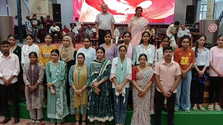 Saharanpur News: कल होगा माँ शाकुम्भरी विश्वविद्यालय का चौथा दीक्षांत समारोह, राज्यपाल आनंदीबेन पटेल करेंगी 22,315 विद्यार्थियों को सम्मानित कल होगा माँ शाकुम्भरी विश्वविद्यालय का चौथा दीक्षांत समारोह, राज्यपाल आनंदीबेन पटेल करेंगी 22,315 विद्यार्थियों को सम्मानित