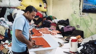 Saharanpur News: सहारनपुर में हिंदू-मुस्लिम एकता की मिसाल, मुस्लिम कारीगर तैयार कर रहे कांवड़ियों की ड्रेस सहारनपुर में हिंदू-मुस्लिम एकता की मिसाल, मुस्लिम कारीगर तैयार कर रहे कांवड़ियों की ड्रेस