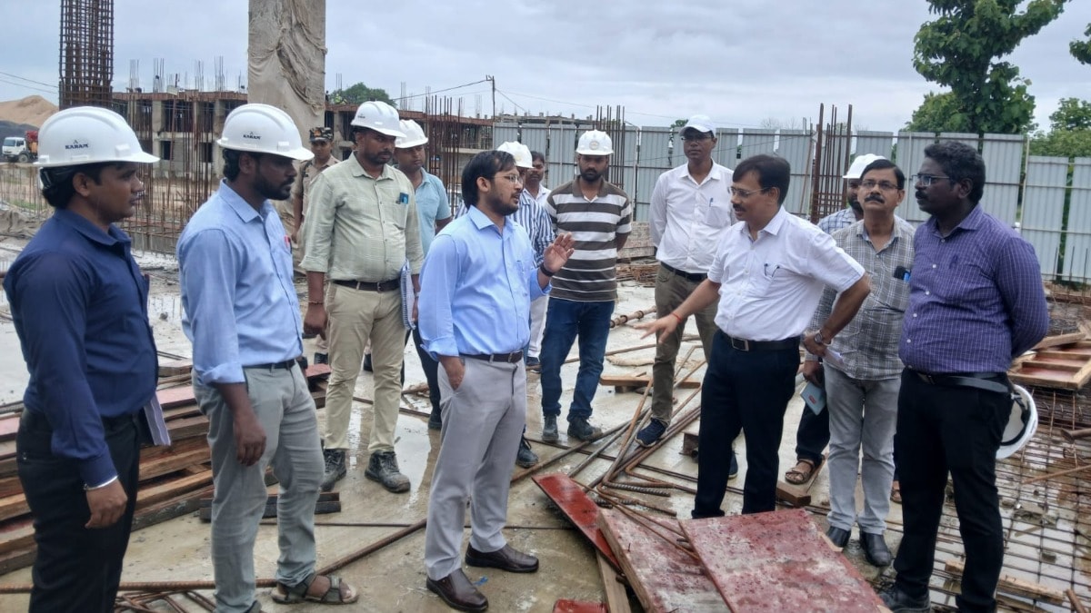 Chandauli News: न्यायालय भवन निर्माण में लापरवाही नहीं होगी बर्दाश्त, डीएम ने दिए सख्त निर्देश, बोले- अब हर हाल में समय पर पूरा हो काम न्यायालय भवन निर्माण में लापरवाही नहीं होगी बर्दाश्त, डीएम ने दिए सख्त निर्देश, बोले- अब हर हाल में समय पर पूरा हो काम