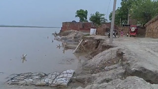 Sitapur News: शारदा का बढ़ता जलस्तर बना प्रशासन की चिंता, बाढ़ संभावित गांवों में पहुंचीं एसडीएम शारदा का बढ़ता जलस्तर बना प्रशासन की चिंता, बाढ़ संभावित गांवों में पहुंचीं एसडीएम