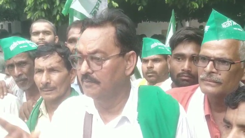 Sitapur News: ऑनलाइन खाद व्यवस्था के विरोध में किसानों का हल्लाबोल, राष्ट्रपति-प्रधानमंत्री के नाम सौंपा ज्ञापन 
